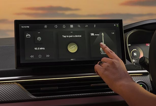 12.3” HARMAN™ Touchscreen Infotainment