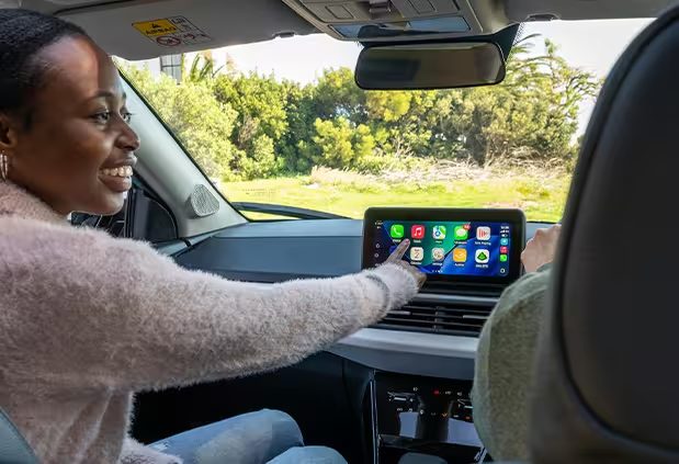 10.25 inch Floating Infotainment System by Harman™